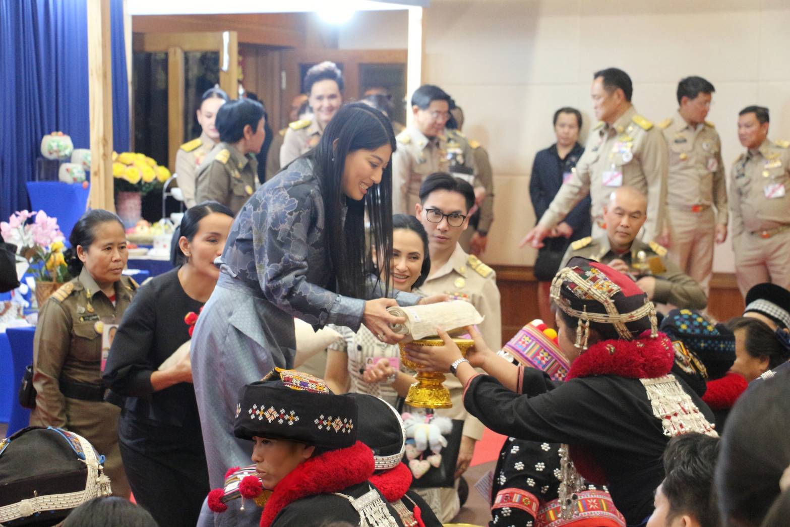 สมเด็จพระเจ้าลูกเธอ เจ้าฟ้าสิริวัณณวรี นารีรัตนราชกัญญา เสด็จไปทอดพระเนตรนิทรรศการและการจัดแสดงผลงานภูมิปัญญาผ้าไทยฯ